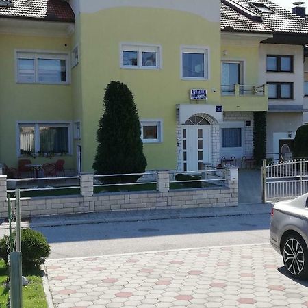 Apartmani Nova Karlovac Eksteriør bilde