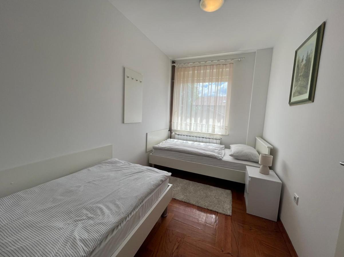 Apartmani Nova Karlovac Eksteriør bilde