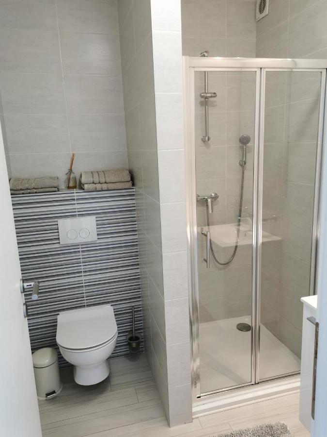 Apartmani Nova Karlovac Eksteriør bilde