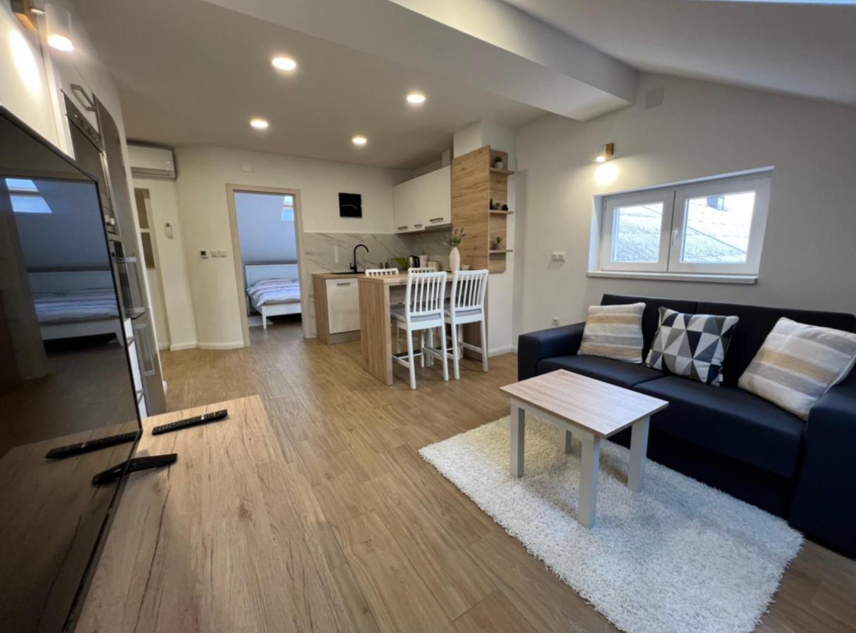 Apartmani Nova Karlovac Eksteriør bilde