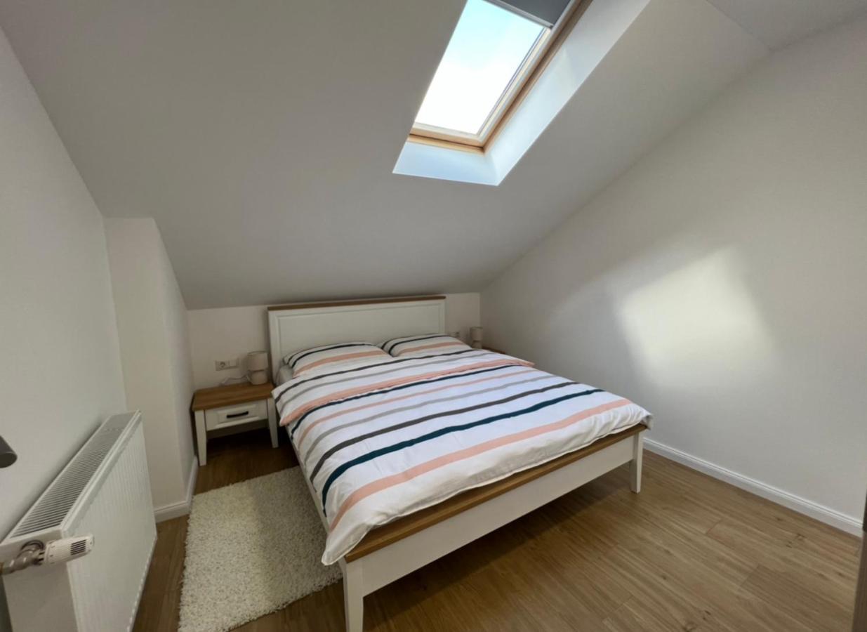 Apartmani Nova Karlovac Eksteriør bilde