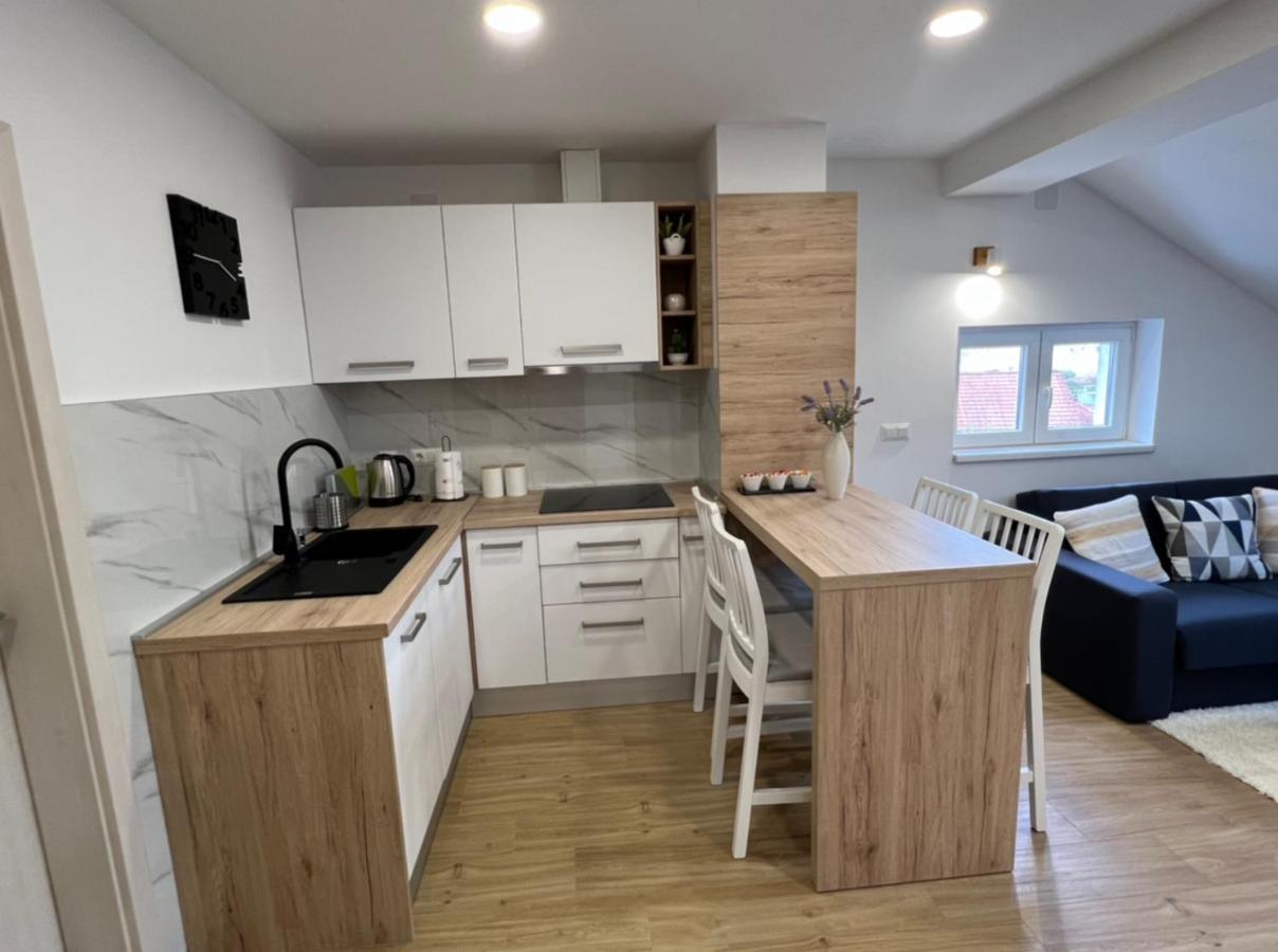 Apartmani Nova Karlovac Eksteriør bilde