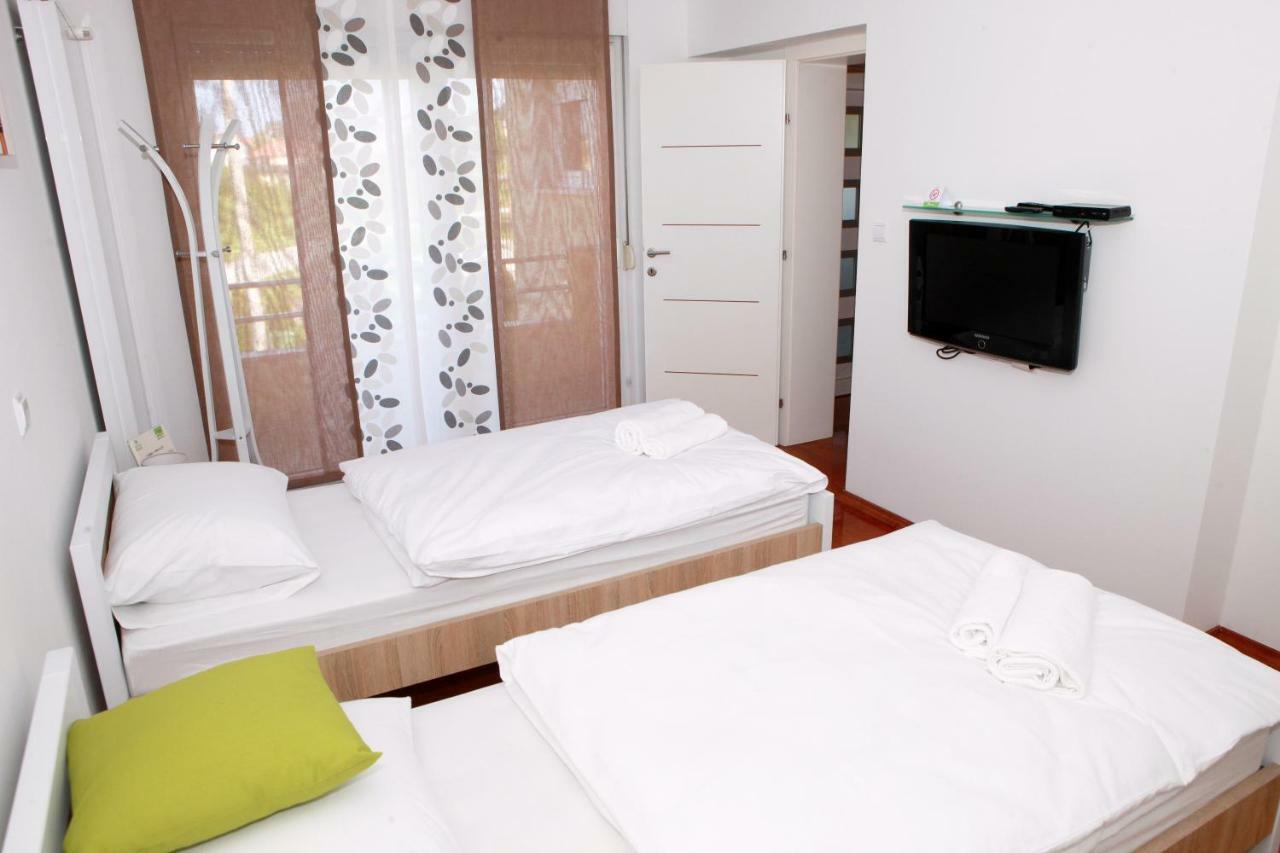 Apartmani Nova Karlovac Eksteriør bilde