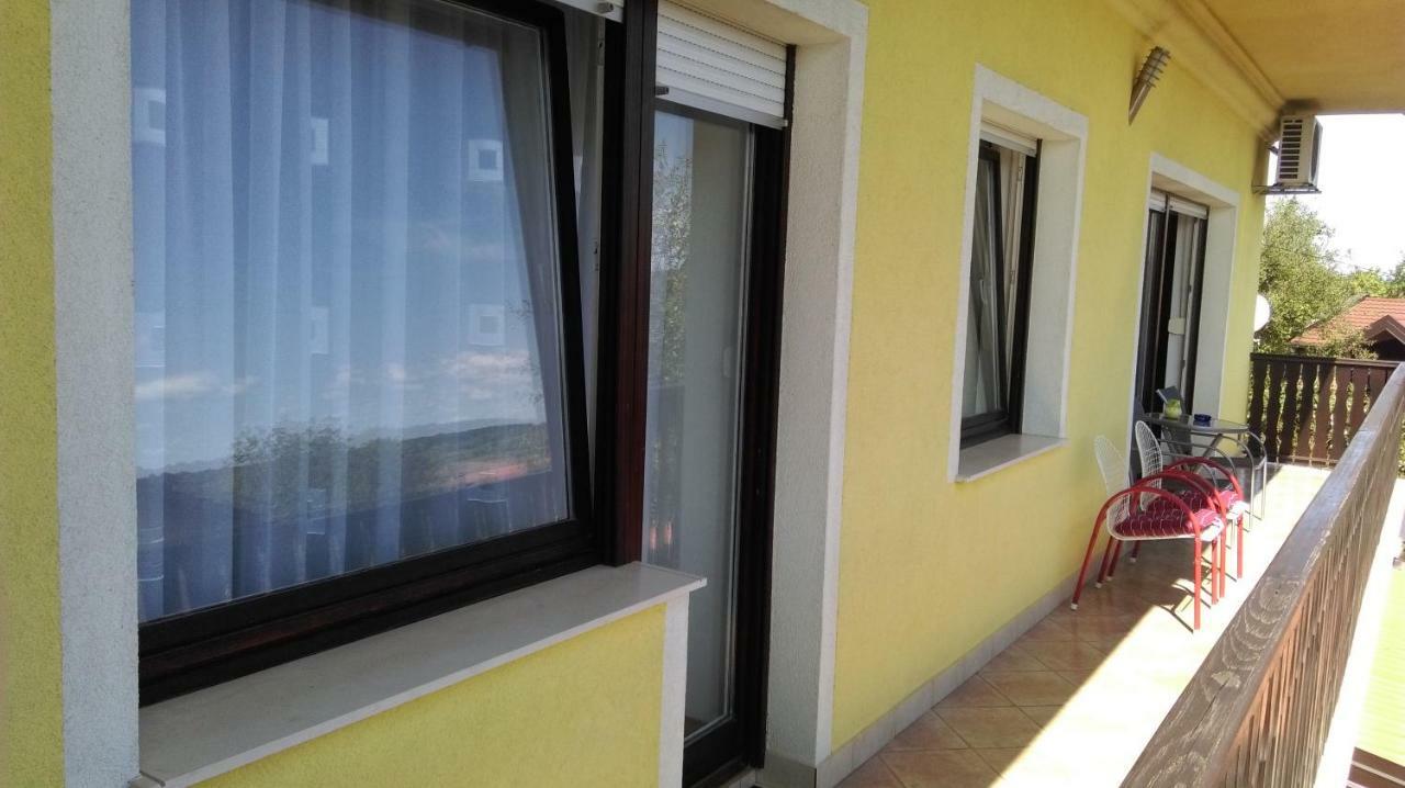 Apartmani Nova Karlovac Eksteriør bilde
